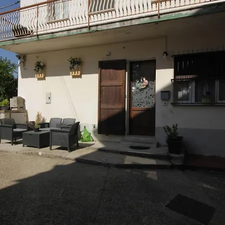 All'ombra Del Castello Affitto Breve Daire *