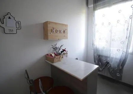 All'ombra Del Castello Affitto Breve アパート