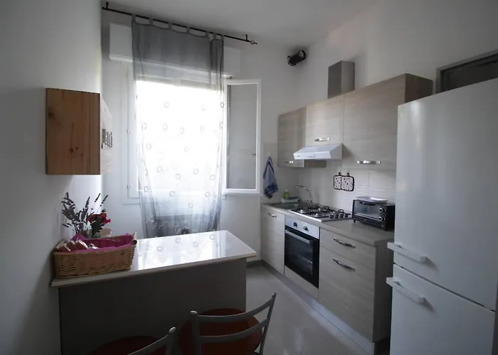 All'ombra Del Castello Affitto Breve Daire *